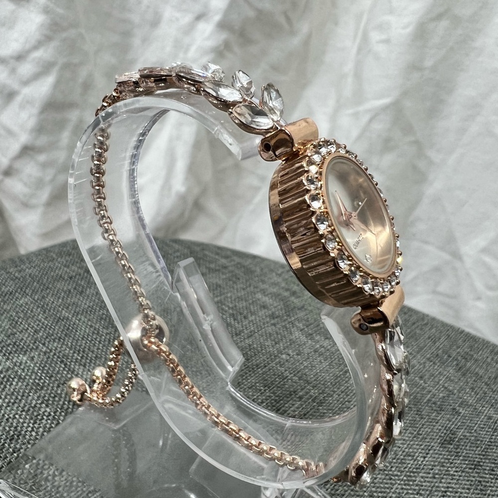 Fashion Jewelry Rhinestone Quartz Watch W/ Adjustable Band Amazing Looking. - Picture 11 of 11